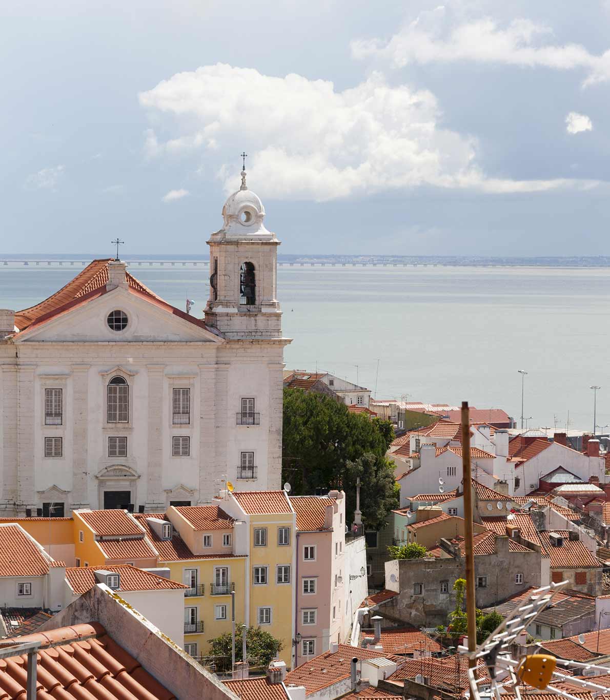Vista sobre a cidade de Lisboa e sobre o rio Tejo