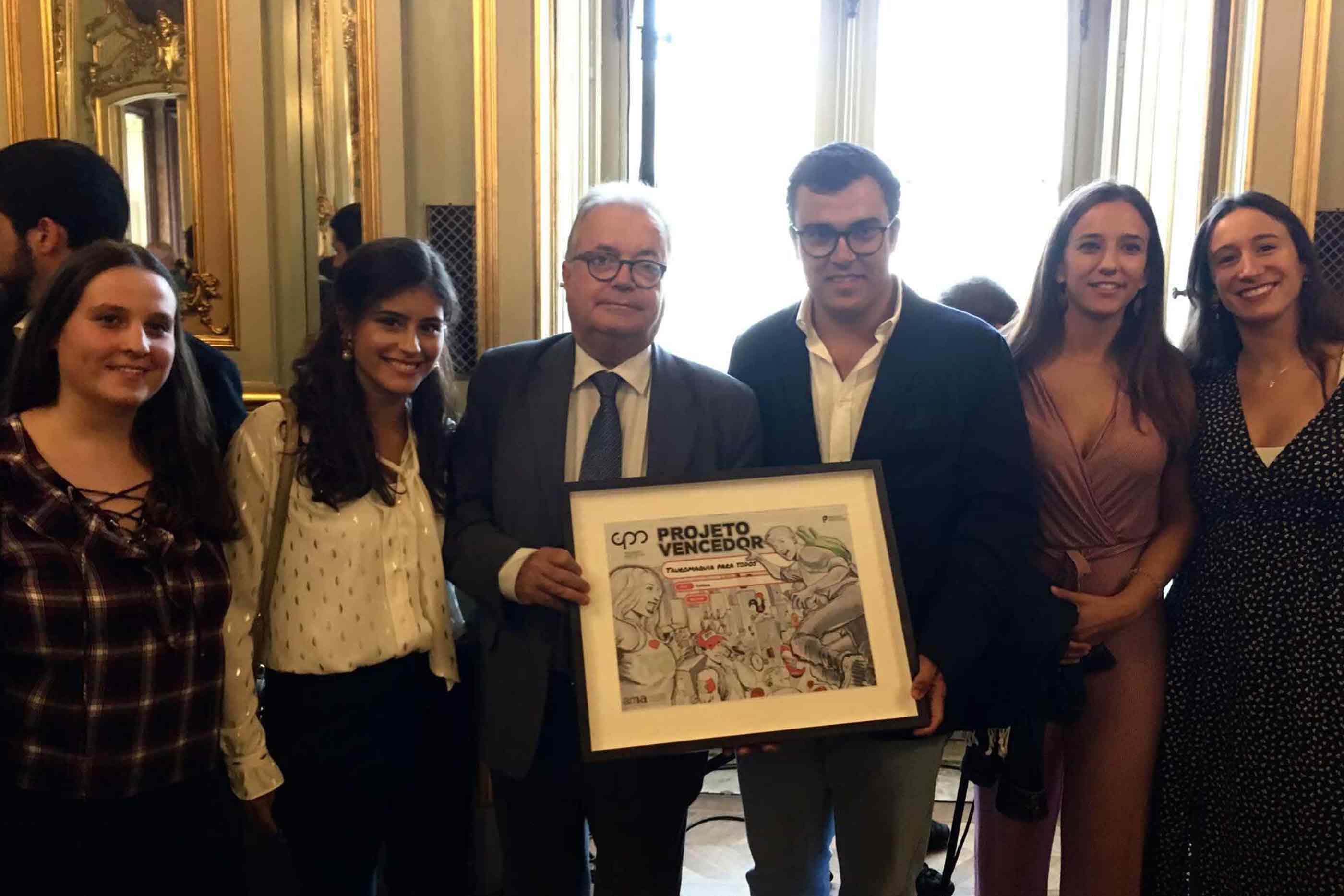Entrega do prémio do projeto Tauromaquia para todos por parte do ex-ministro da cultura Luís Castro Mendes
