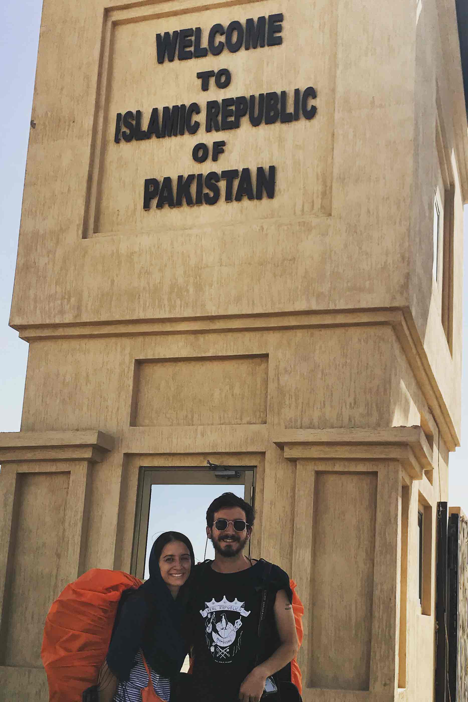 Tiago e Joana no seu primeiro dia no Paquistão