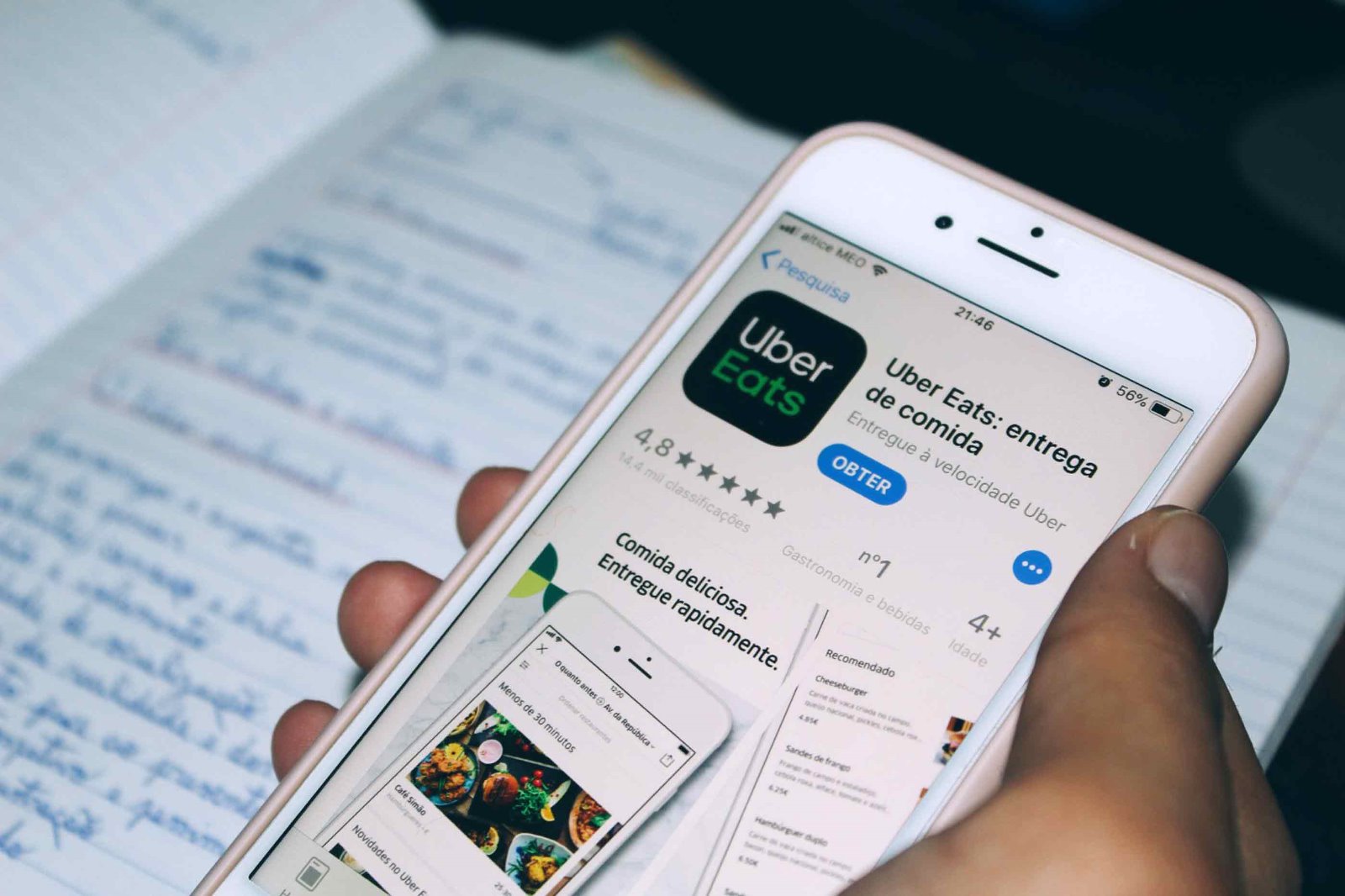 A app da UberEATS é gratuita e está disponível para IOS e Android.