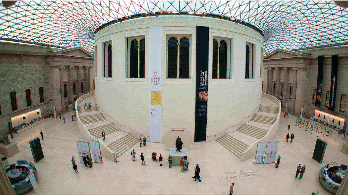Visão superior do recinto interno do British Museum, em Londres.