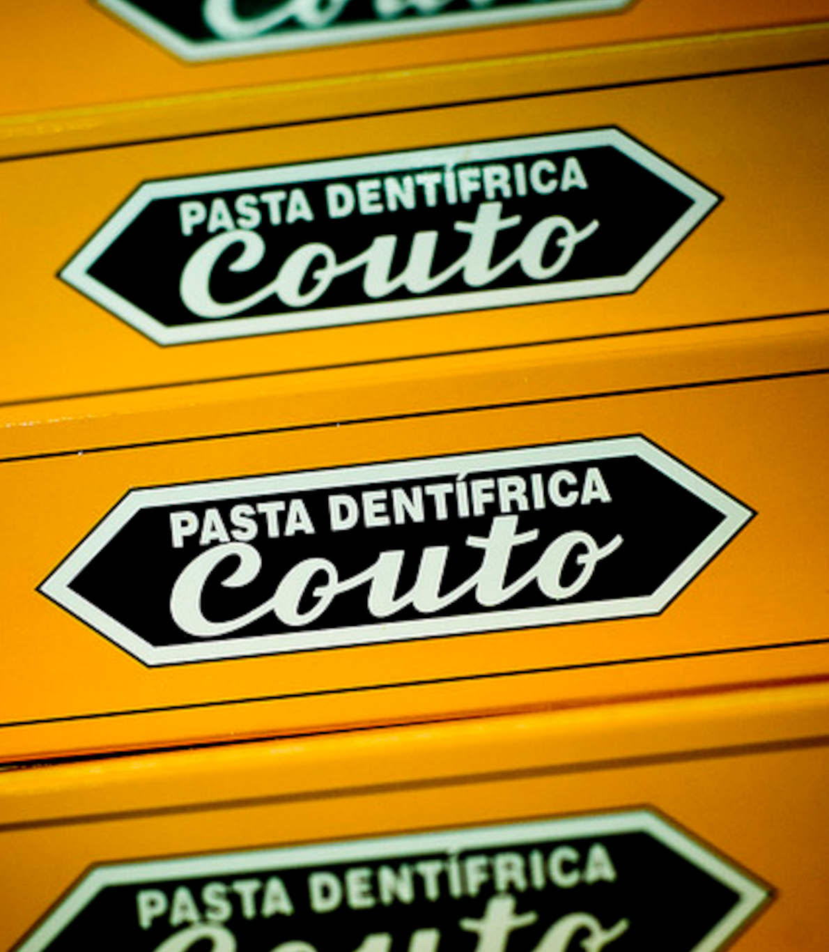 Embalagem com logótipo da marca Couto, Pasta Dentífrica