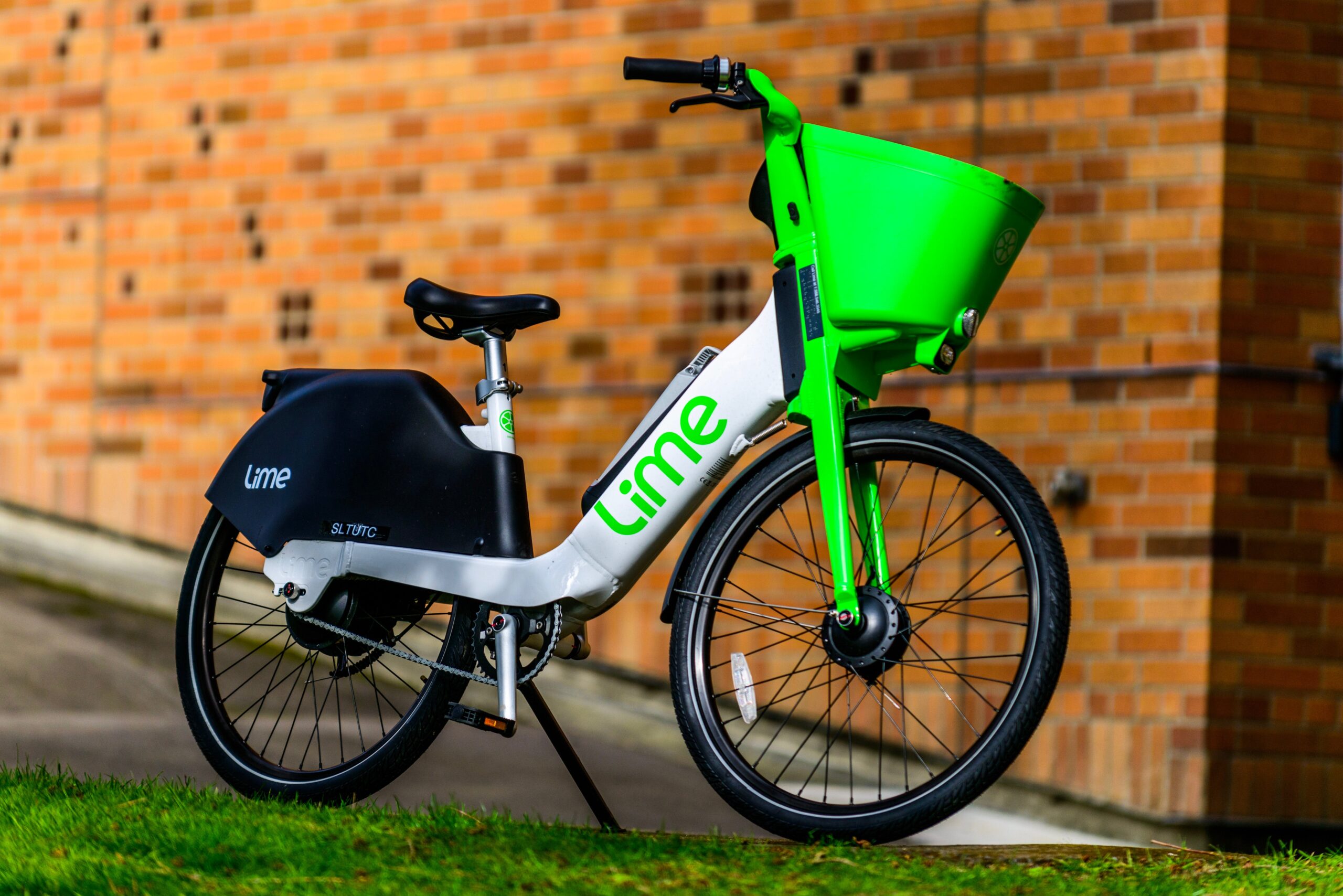 Bicicleta elétrica da marca "Lime"