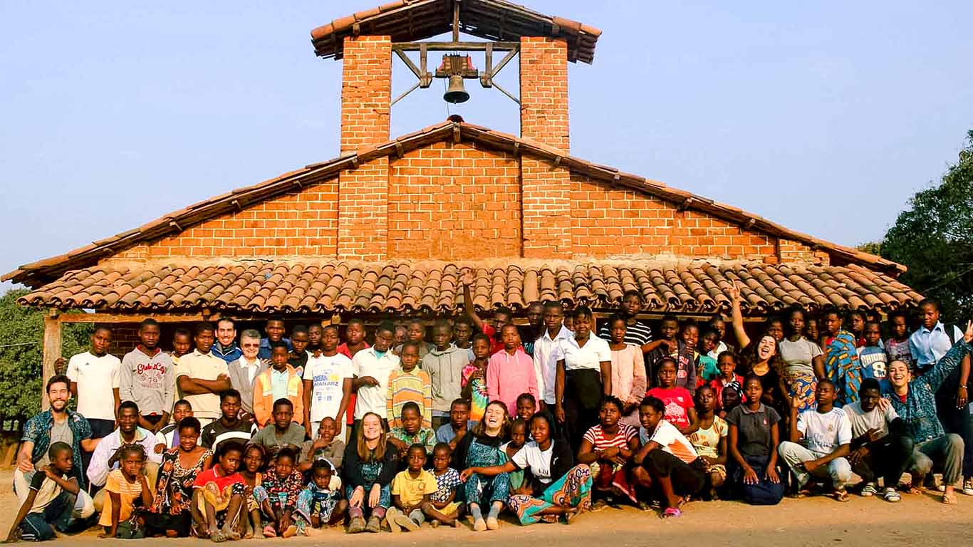 Comunidade de Moamba com os voluntários