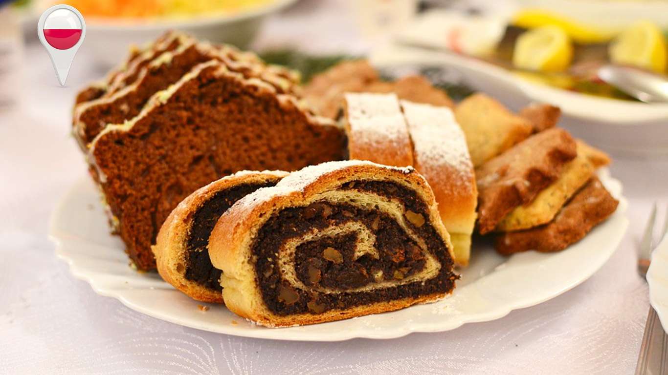 Torta de sementes de papoila tradicional dos países da Europa de Leste, é popular tanto no Natal como na Páscoa.