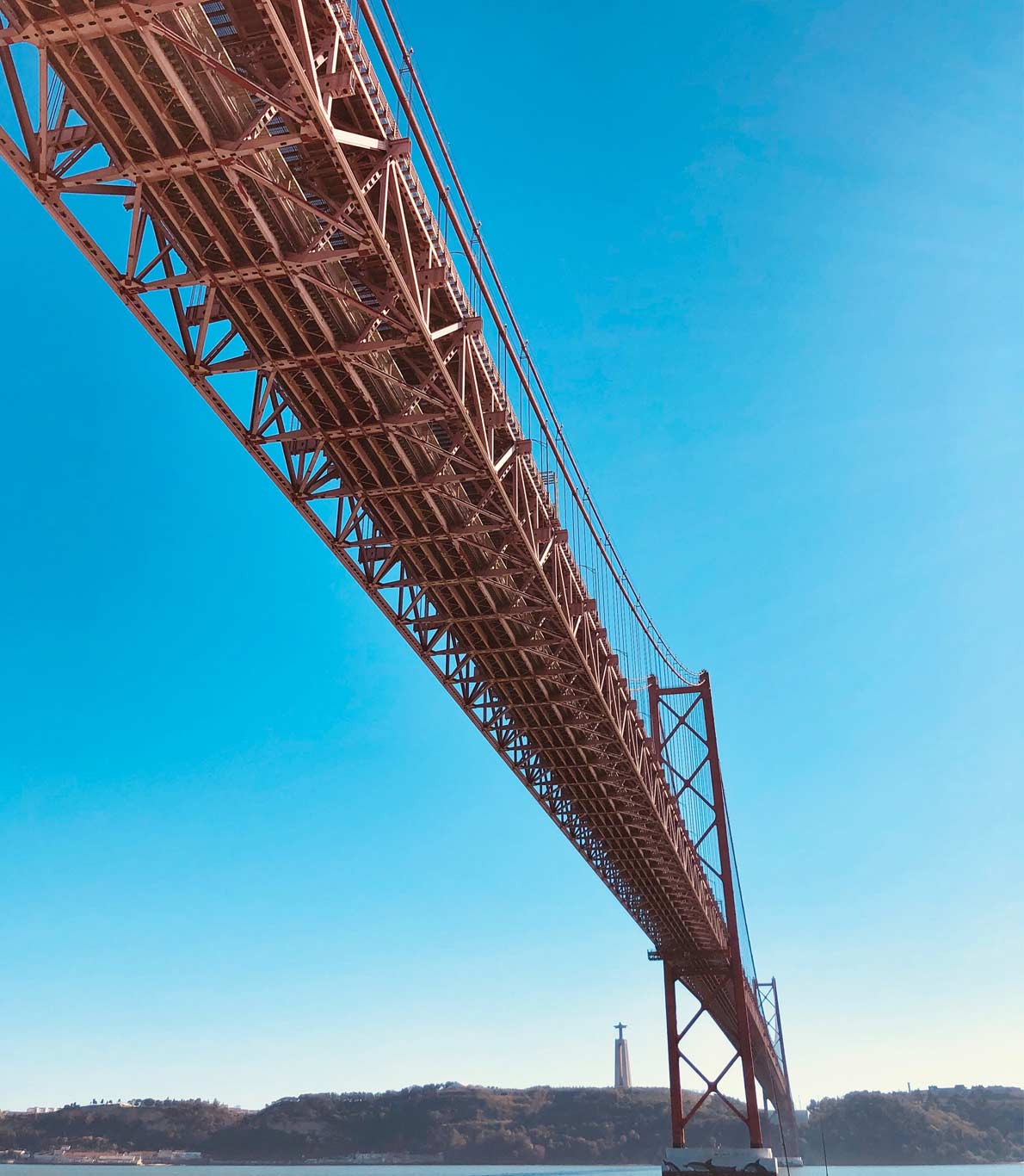 Vista dinâmica da ponte mais antiga de Portugal.